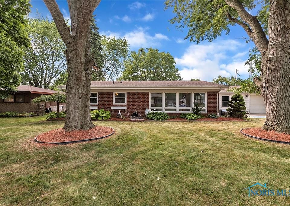 1st image of 402 Parkwood Dr