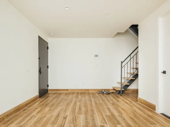 1540 Putnam Avenue image 8 of 18