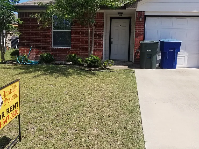 306 Janelle Dr #B — Photo 1