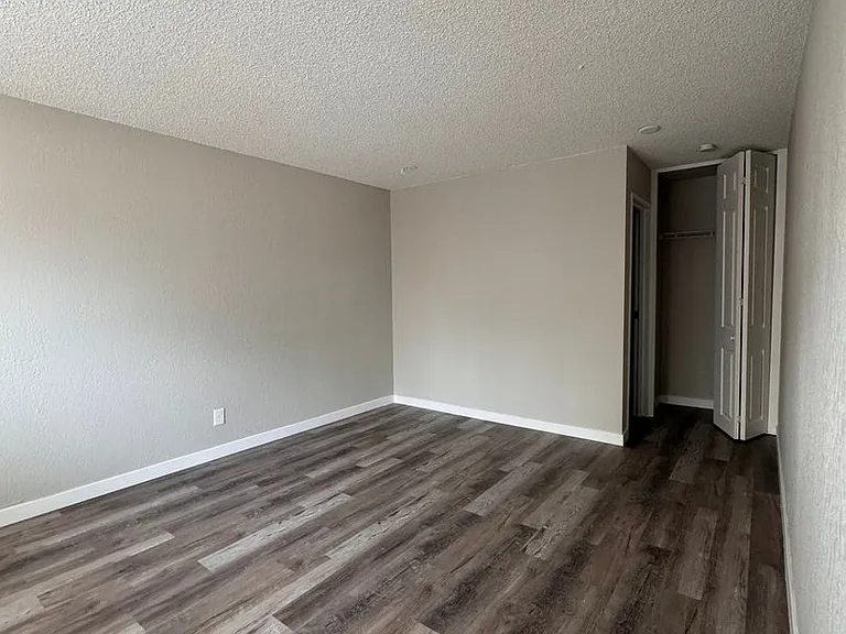 Raintree Apartments — Photo 30
