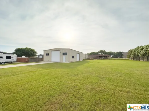 207 Park Ln, Victoria, TX 77904