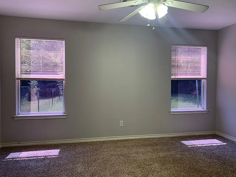 1602 W Elm St — Photo 15