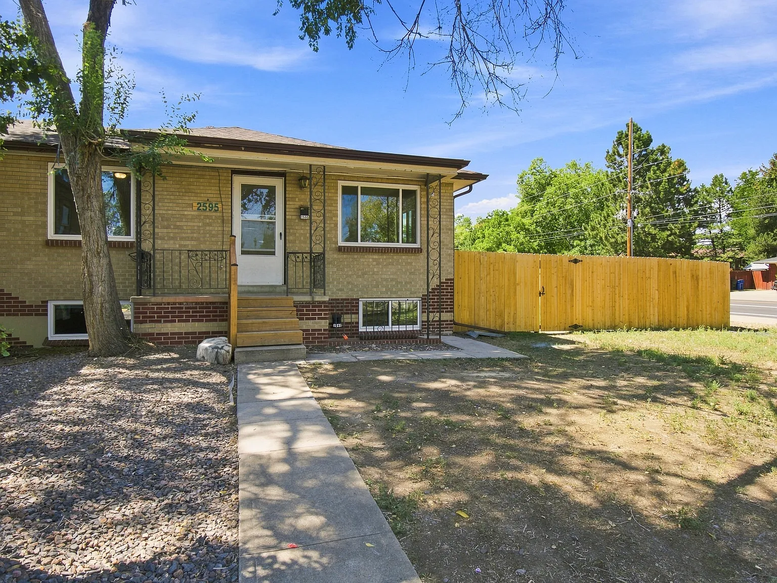 2 bed, 975 sqft, $2,300 — Photo 3