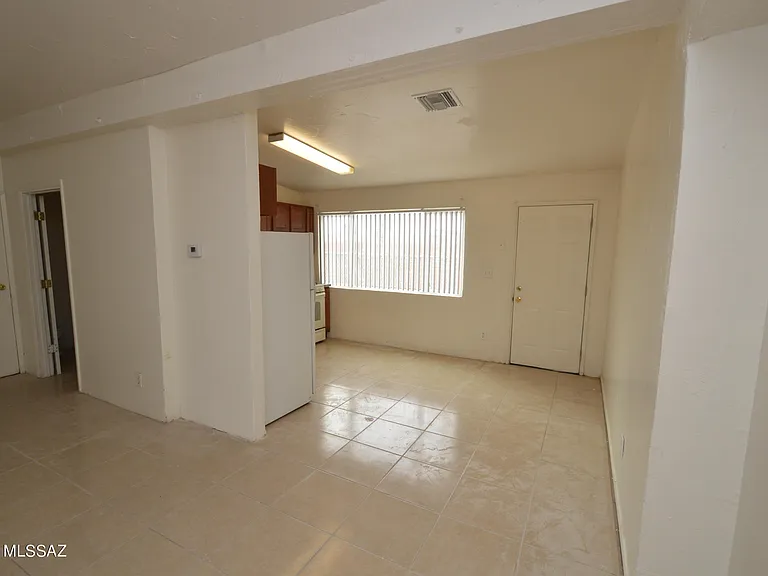 20 E Susana St — Photo 6