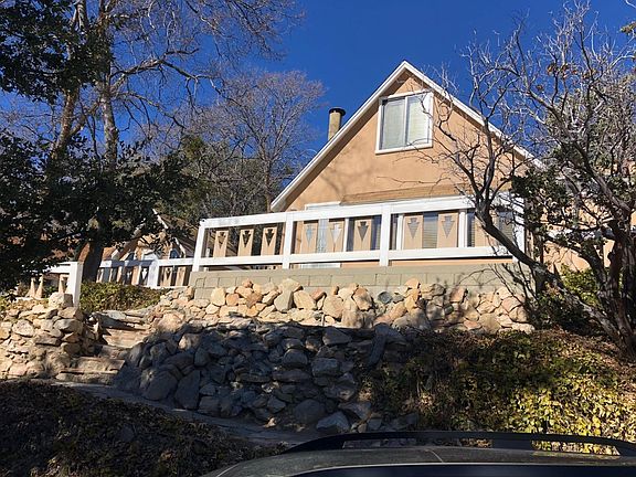 3rd image of 1568 Valley Dr