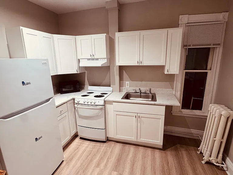 393 Pleasant St #2E — Photo 3