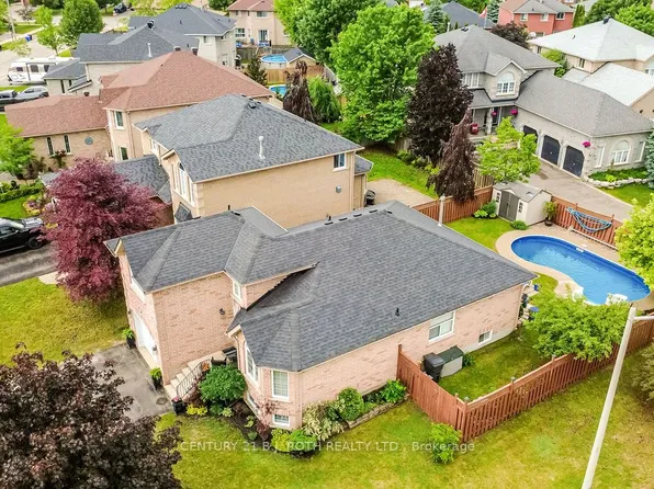 30 McAvoy Dr, Barrie, ON L4N 0P8