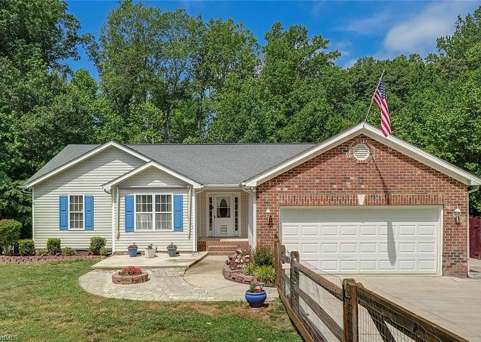 1st image of 8113 Kelly Oak Dr
