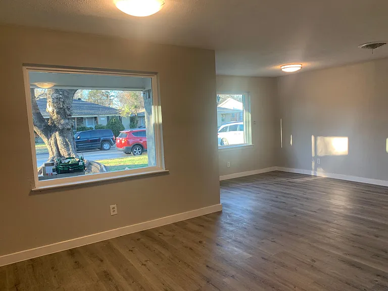 10004 Olmos Dr — Photo 5