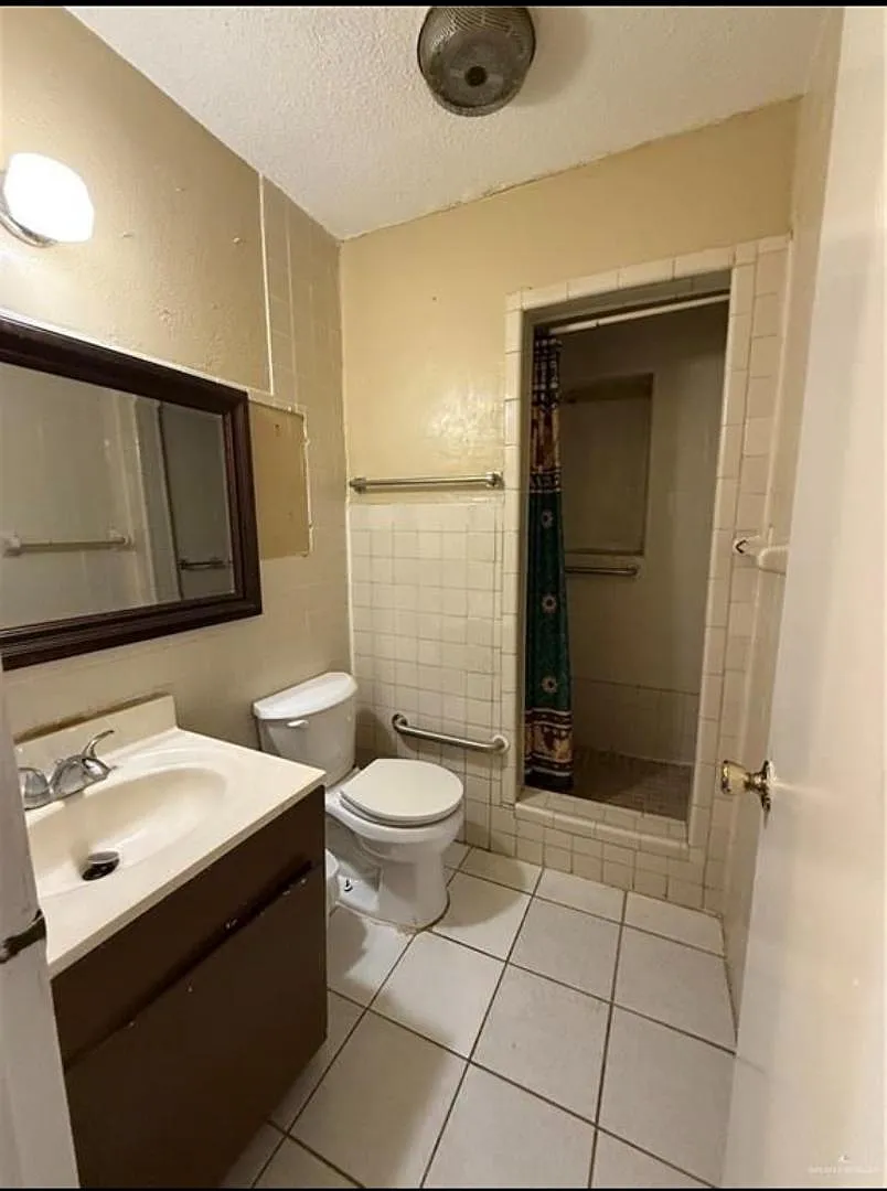 3008 Katrina Ave — Photo 4
