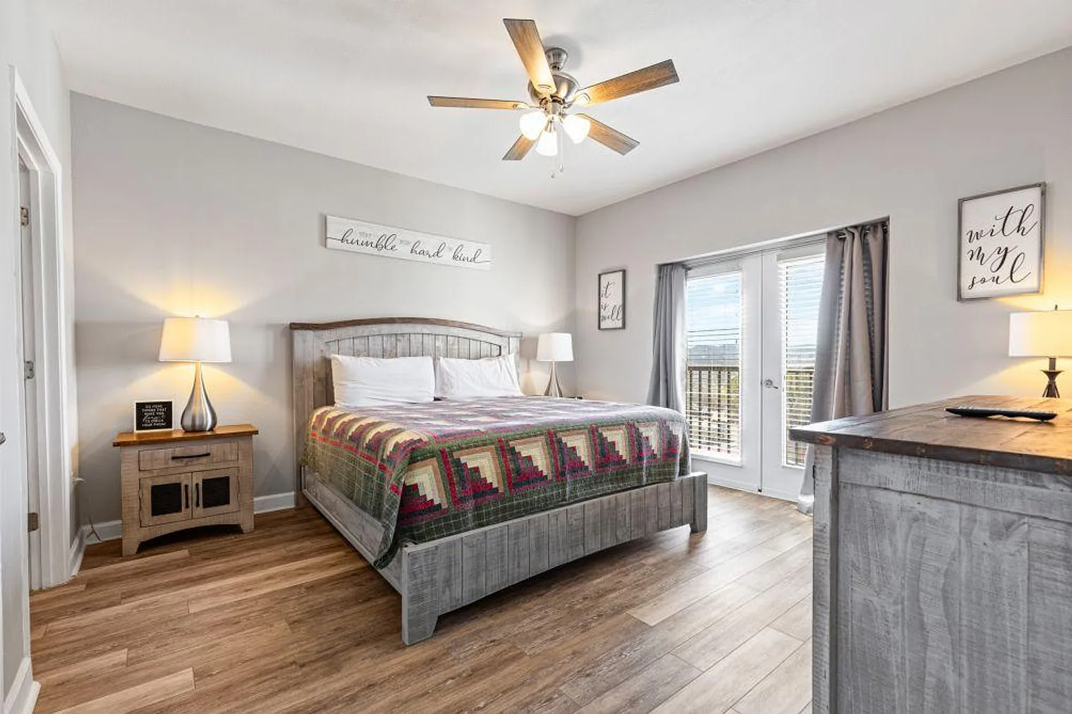 1 bed, 2.0 bath, 947 sqft, $3,011 — Photo 4
