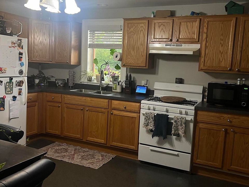 2nd image of 62 Grove St
