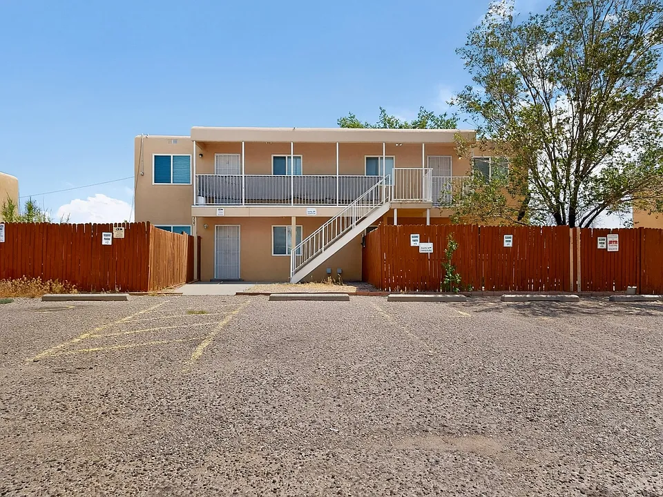 225 Hanosh Ct SE #3