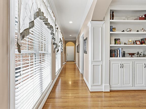 5th image of 1260 Overbrook Cir