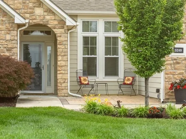 5249 Carson Pl, Lawrence, KS 66049