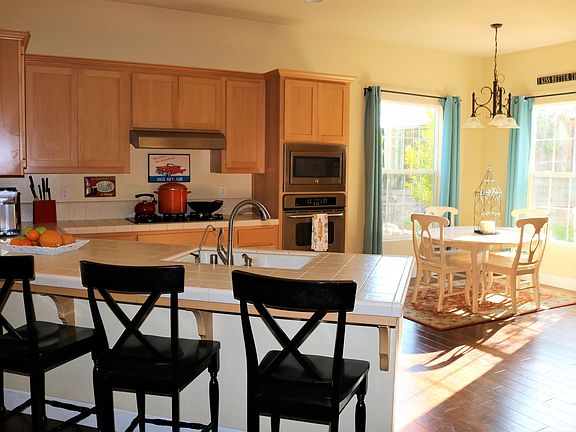 3rd image of 948 Salida Del Sol Dr