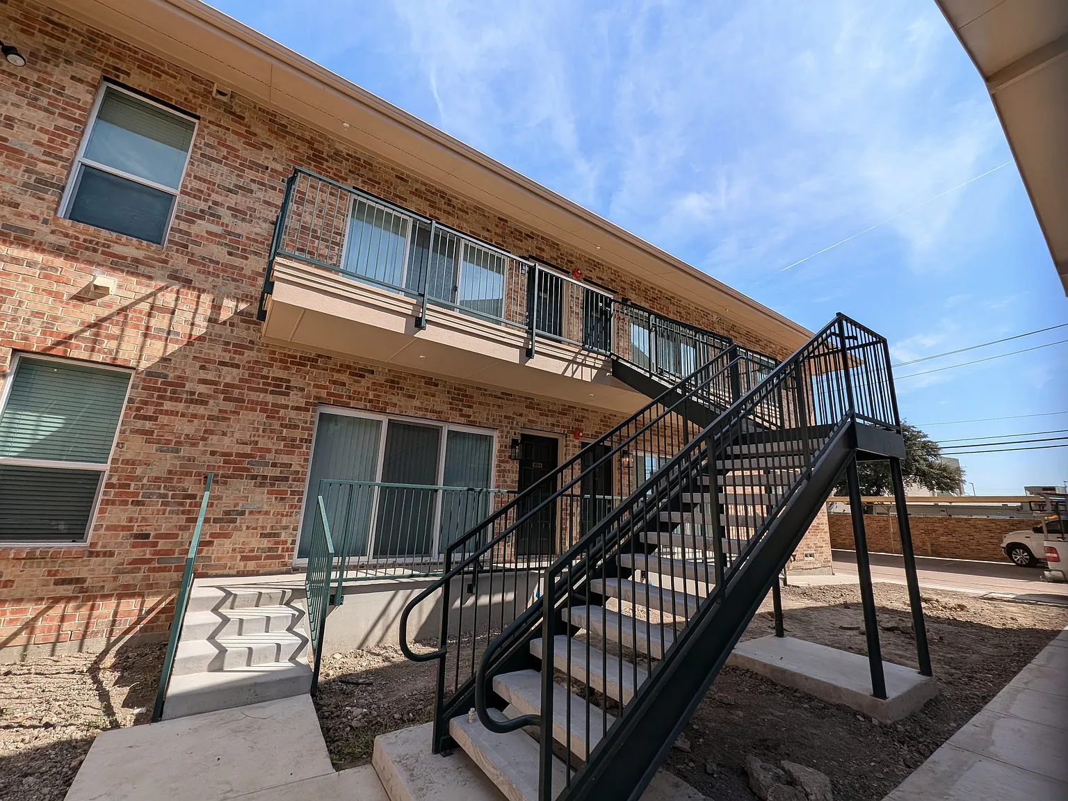 2 bed, 1056 sqft, $2,000 — Photo 3