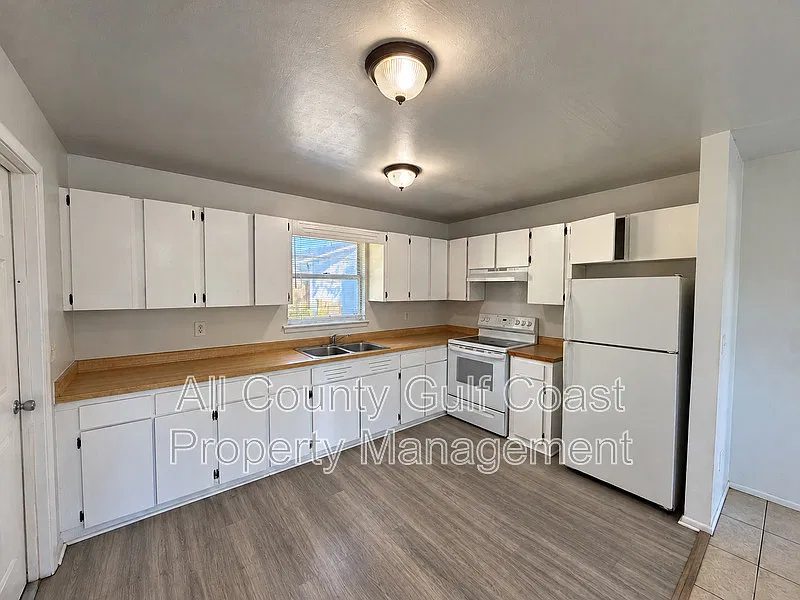 2 bed, 1.0 bath, 810 sqft, $1,495 — Photo 4