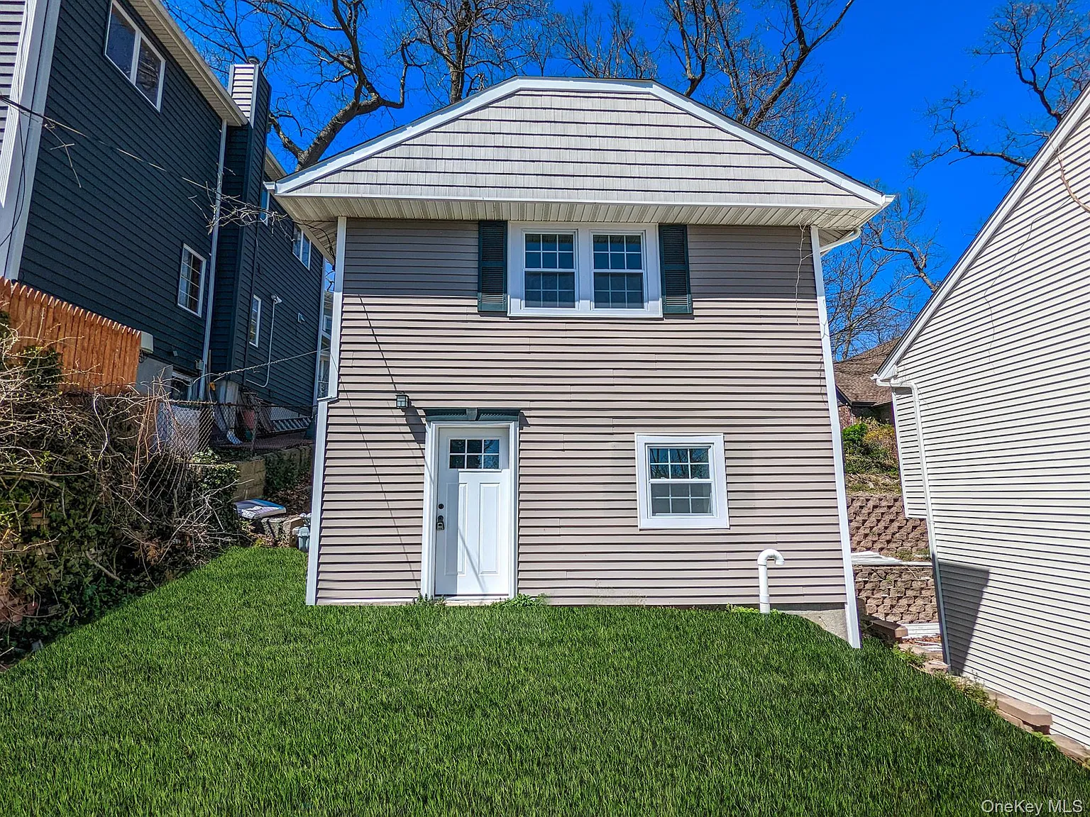 3 bed, 2.0 bath, 1500 sqft, $4,000 — Photo 2