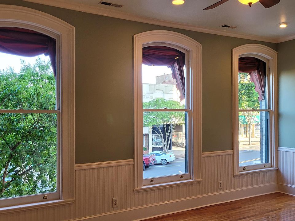 Living Room, Windows
