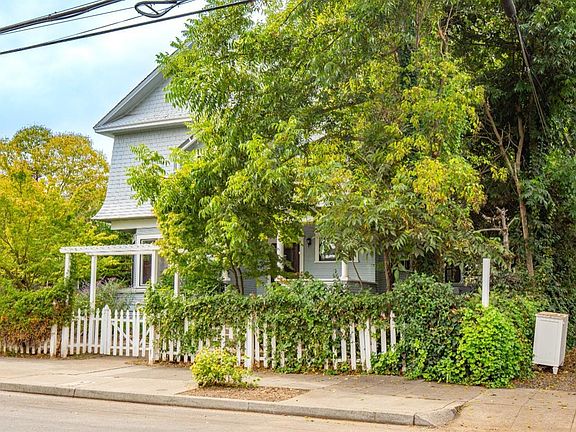 2nd image of 1007 Humboldt Street