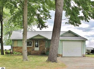 125 Warren Ave, East Tawas, MI 48730