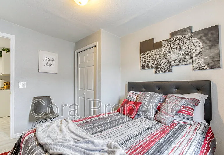 685 Sears Ave NE #4 — Photo 48