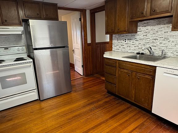 2nd image of 27 Abbott St #27