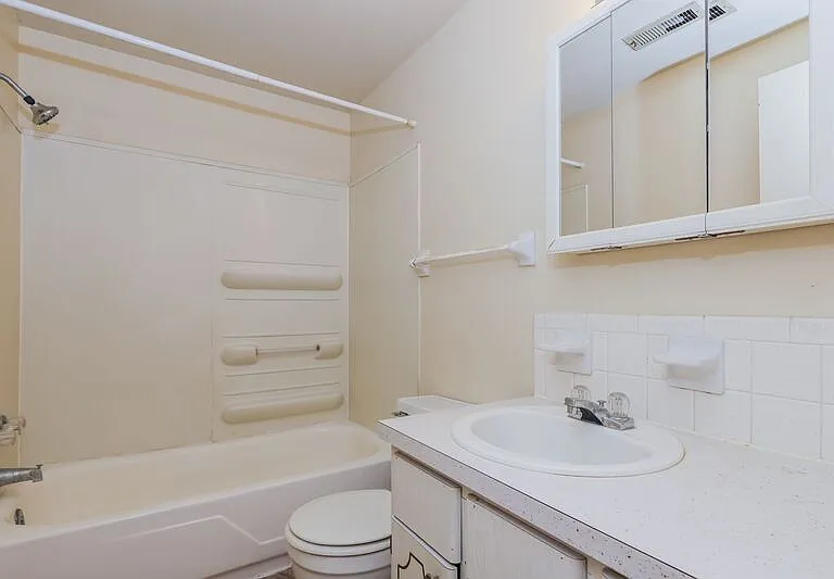 3611-3625 Charlotte Dr #3625 — Photo 10