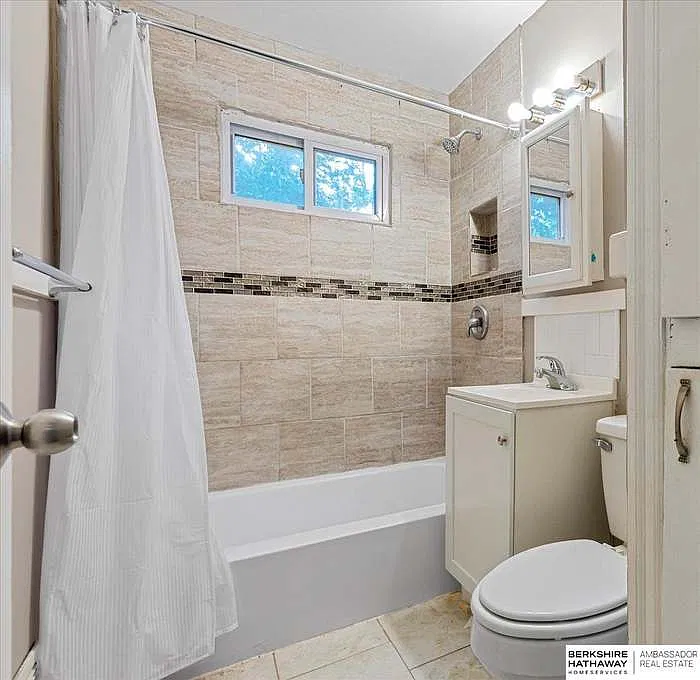 2 bed, 726 sqft, $1,275 — Photo 2