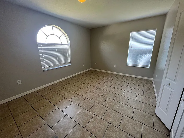 435 Magpie Ct — Photo 10