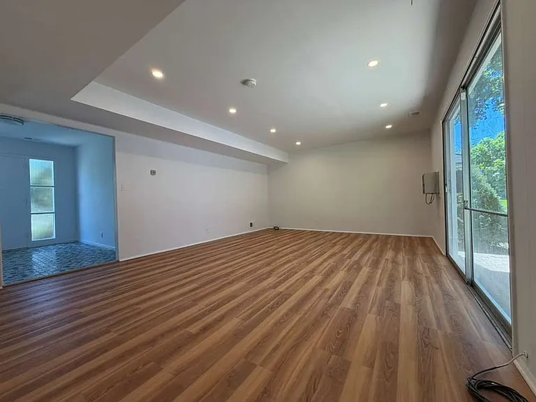 4 Greentree Dr — Photo 3