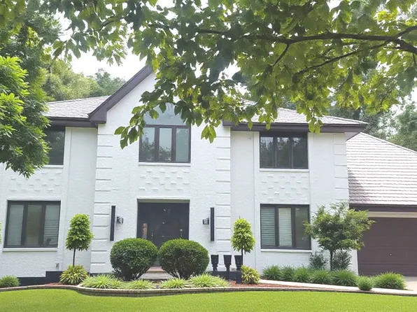 2221 Donegal Dr, Darien, IL 60561