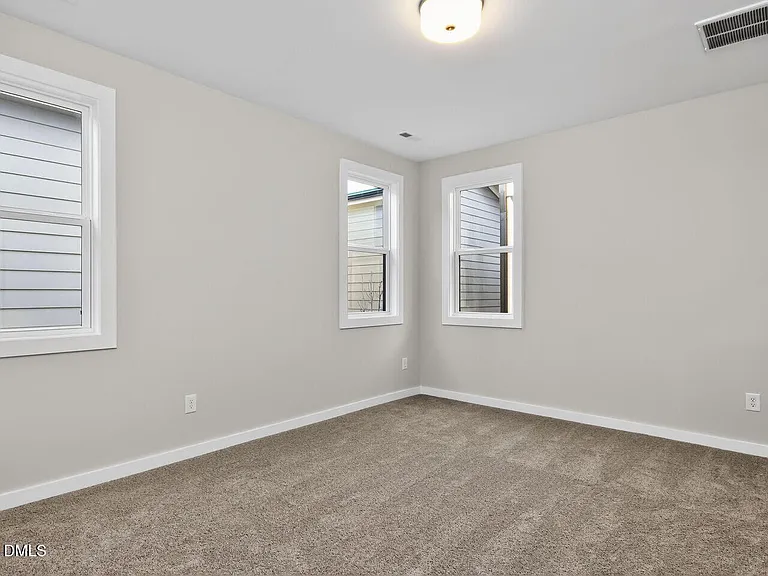 85 Parkland Dr — Photo 16