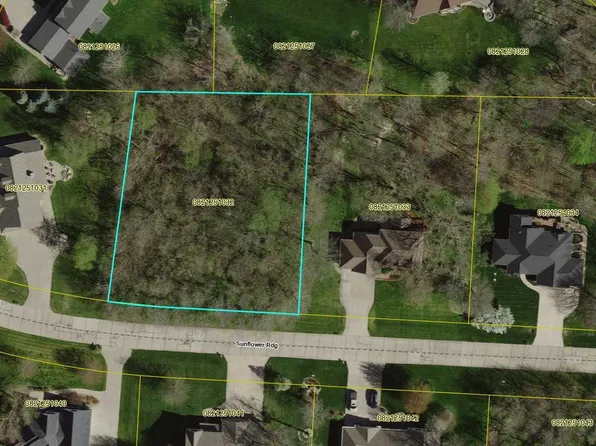 2443 Sunflower Rdg, Muscatine, IA 52761