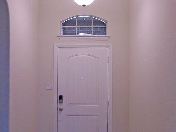 3rd image of 1045 Madelia Ave