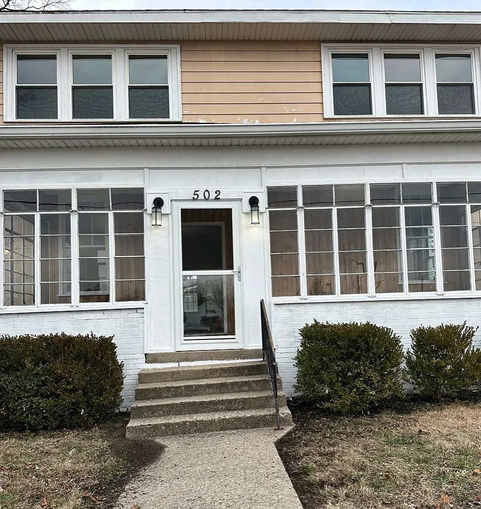 Spacious 4BR Home in Vincennes on Corner Lot with Garage — Photo 1