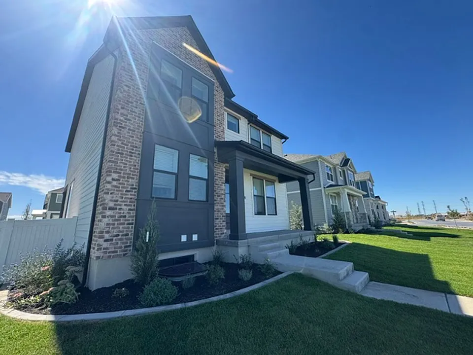2808 W 2720 N