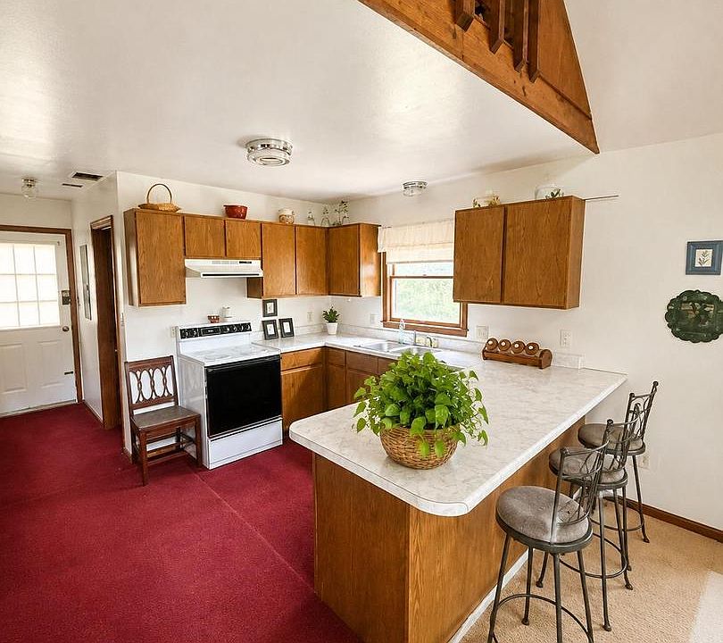 7th image of 903 Pin Oak Rd