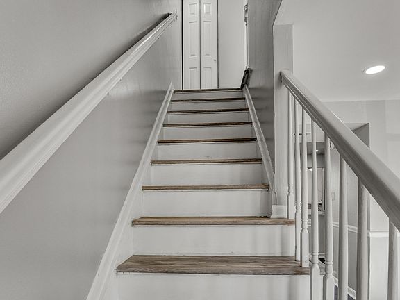 4th image of 6450 Washington Sq