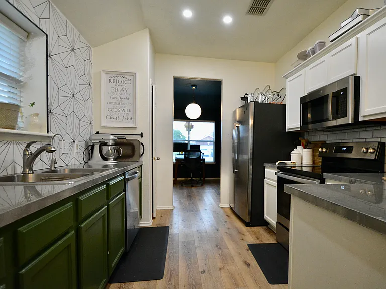 3804 Jade St — Photo 5