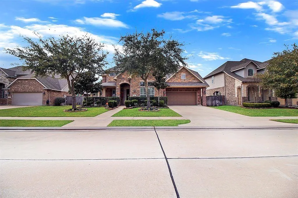 4 bed, 3.5 bath, 3865 sqft, $4,400 — Photo 2