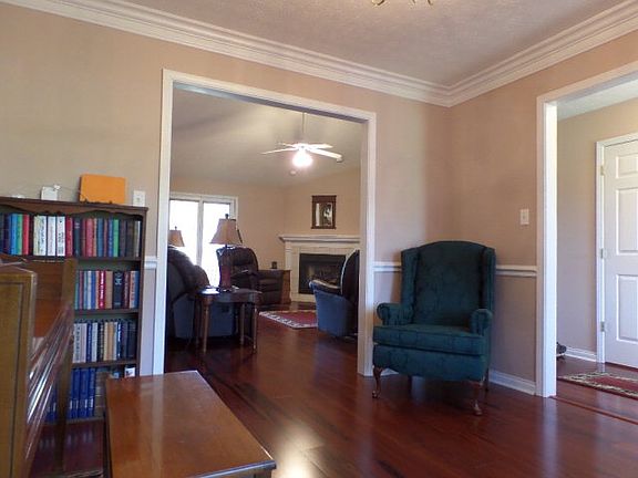 5th image of 1560 Meadowlane Dr