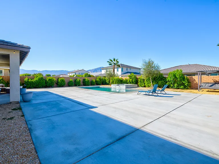 50105 Rocamora St — Photo 39