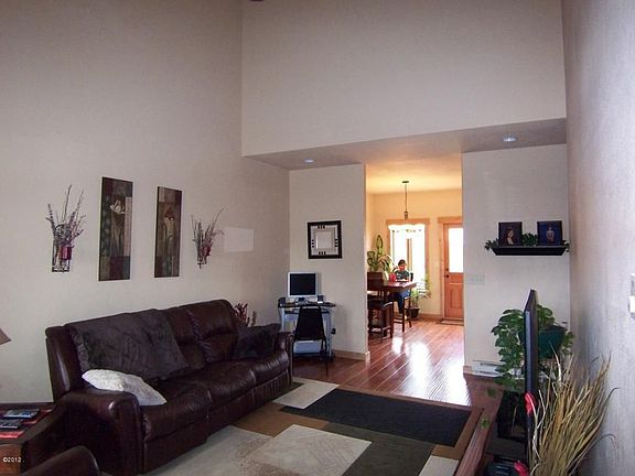 3rd image of 607 6th St W Unit A