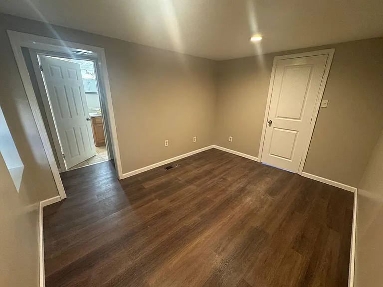 291 Maryland Ave — Photo 23