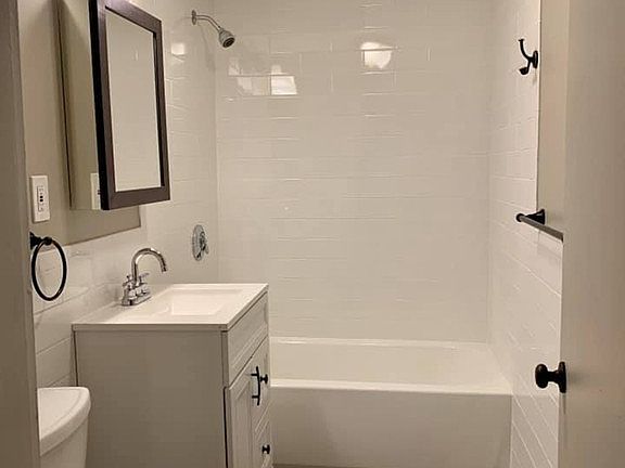 4th image of 1862-1870 Beacon St #3B1