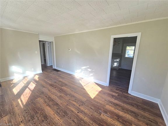 5th image of 2302 McKinney St