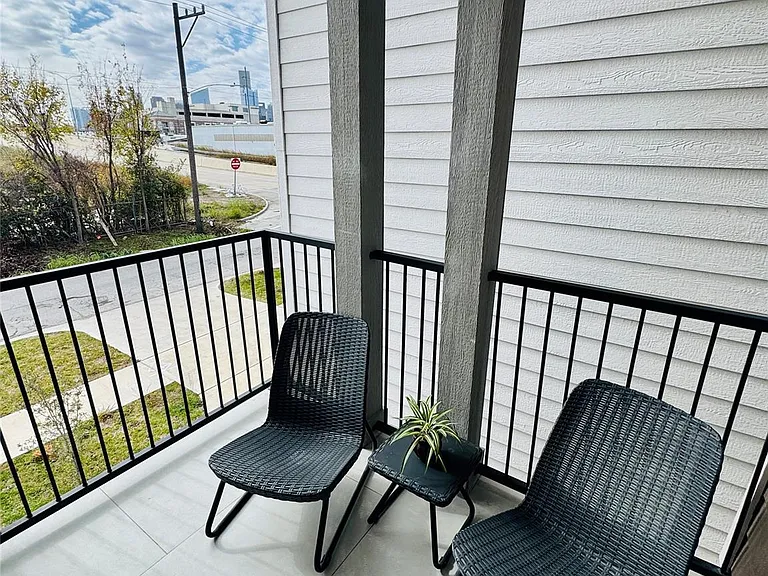 1811 Brooks St — Photo 10