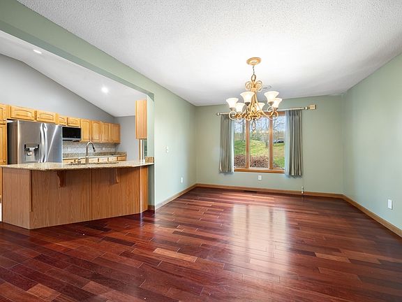 5th image of 4 Pearl Brook Rd